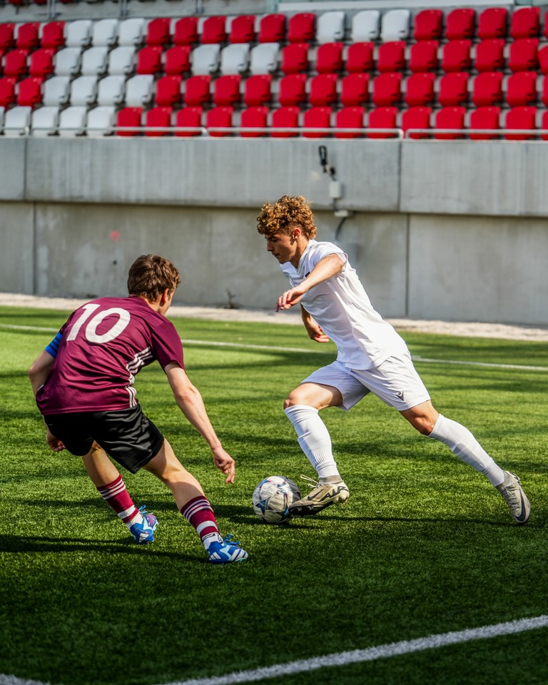 Futbal — 1 na 1